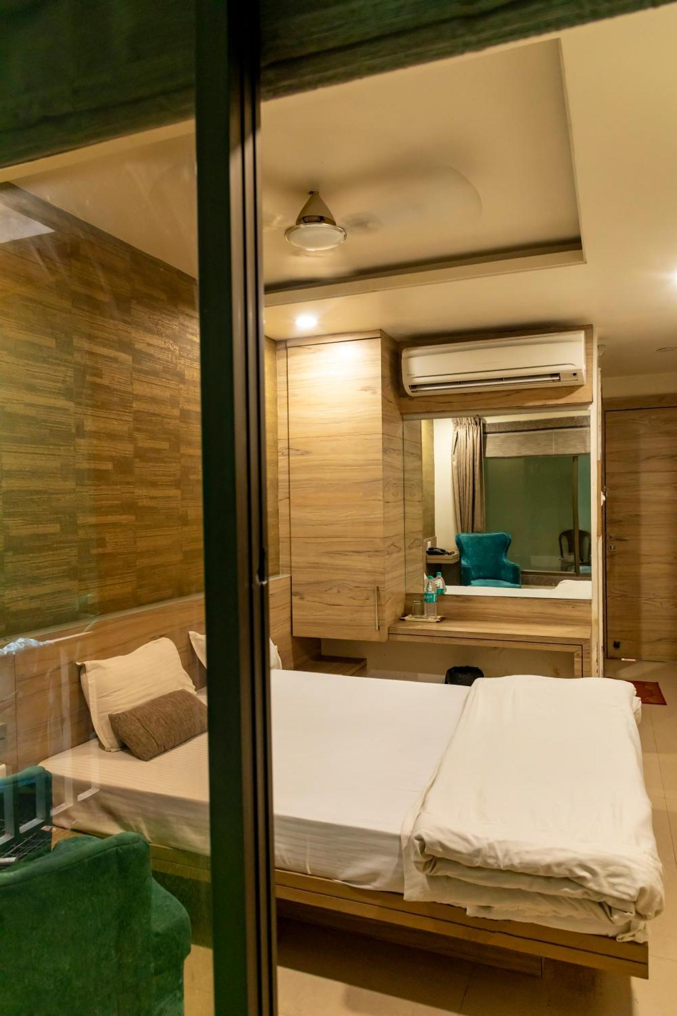 Hotel Adarsh Palace Bhopal Exterior foto