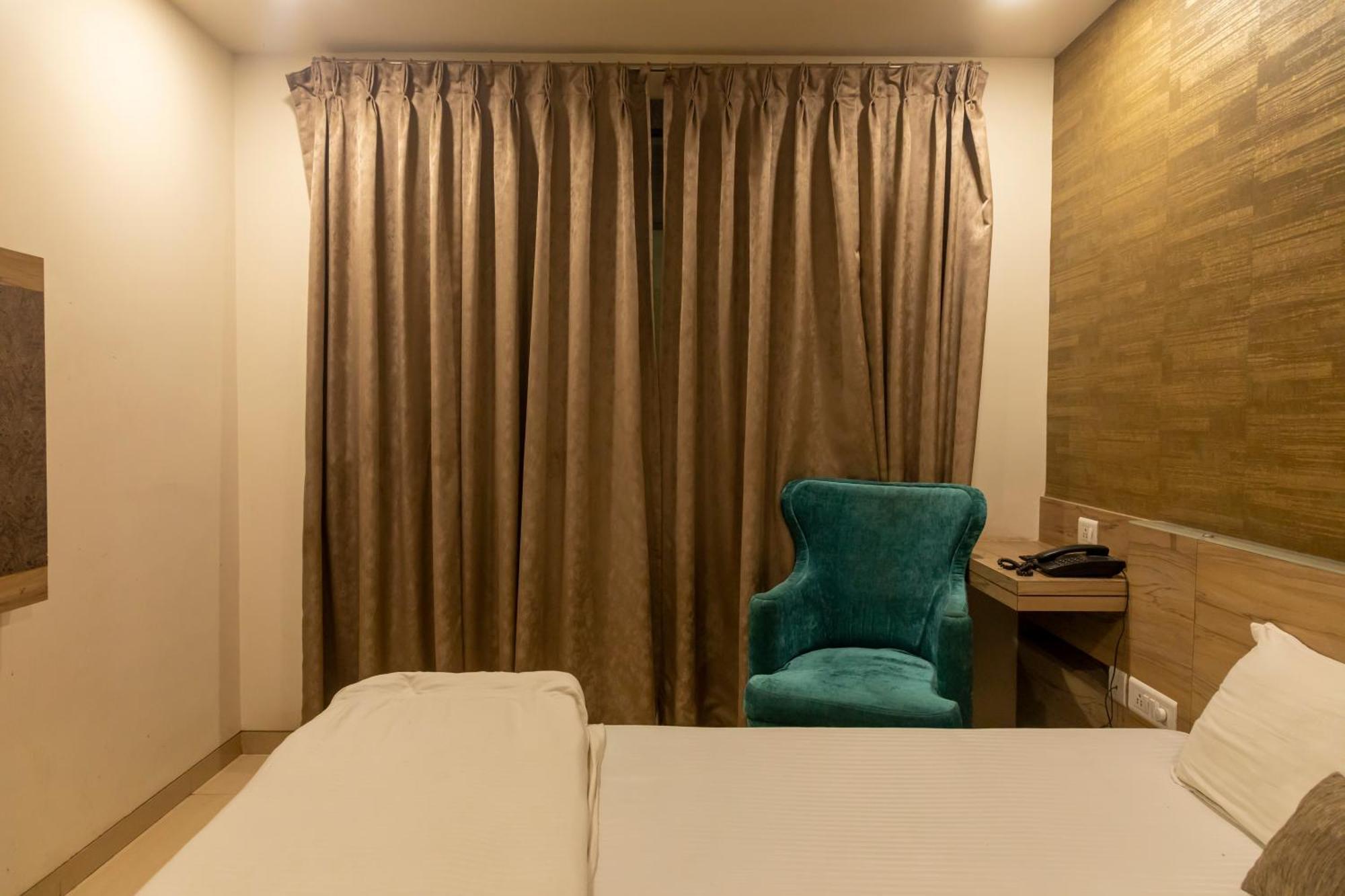 Hotel Adarsh Palace Bhopal Exterior foto
